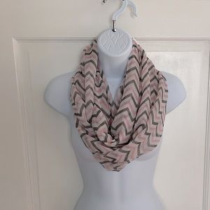 NWOT Lightweight Infinity Scarf